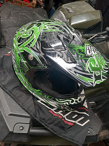 MÜÜA MOTOKROSSI SAAPAD, KIIVER JA PRILLID! (2 foto / 7)