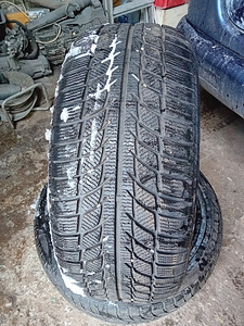 235 45 R19 (1 foto / 2)