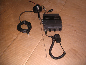 3 mobiilset raadiojaama (saatjat) (3 foto / 3)
