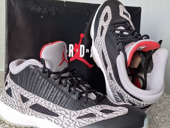 Nike AJ 11 low black cement