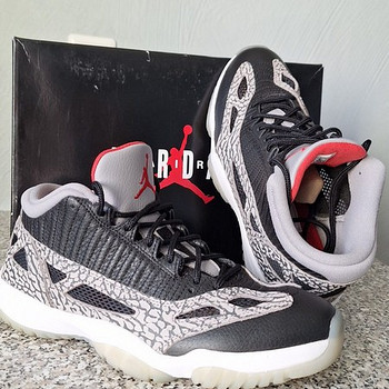 Nike AJ 11 low black cement
