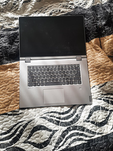 Лаптоп Lenovo (4 фото из 7)