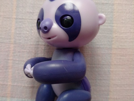 Интерактивная игрушка ленивец Fingerlings Мардж фиолетовый