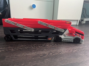 Hot Wheels Mega Hauler Truck (2 foto / 3)