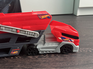 Hot Wheels Mega Hauler Truck (3 foto / 3)