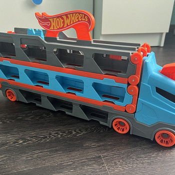 Hot Wheels truck with race