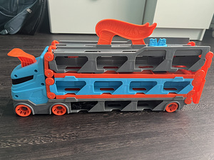 Hot Wheels truck with race (2 foto / 2)