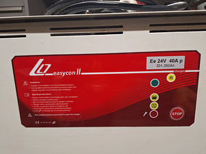 Tõstuki auto veoki akulaadija 24V 40A (4 foto / 5)