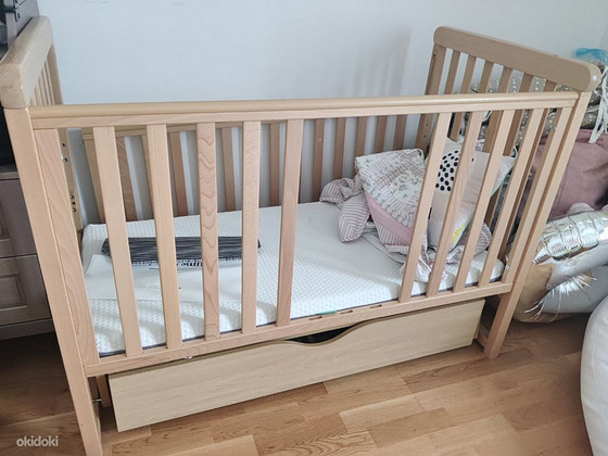 MAGAMISKOMPLEKT BEEBILE - võrevoodi koos madratsiga + lisad