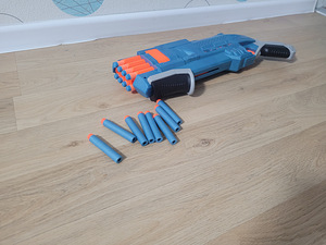 Nerf Elite 2.0 Warden (2 фото из 2)