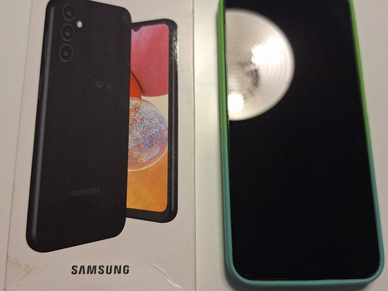 Подержанный Samsung A 14, с незначительными следами использования
