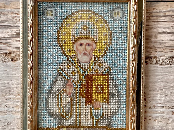 Helmestega tikitud ikoon “St Nicholas the Wonderworker”