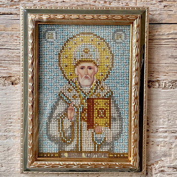 Helmestega tikitud ikoon “St Nicholas the Wonderworker”