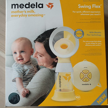Грудной молокоотсос Medela + бутылочка Calma