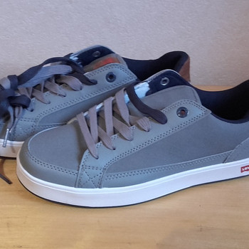 Кроссовки LEVIS новые 42.5