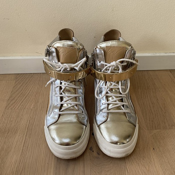 Giuseppe Zanotti high top gold sneakers tossud, size 38