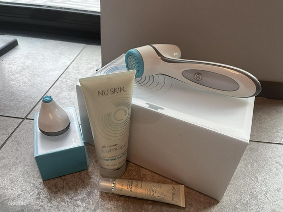 Аппарат для массажа лица NUSKIN с массажной насадкой для области вокруг глаз