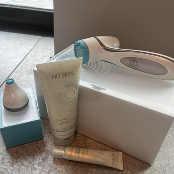 Аппарат для массажа лица NUSKIN с массажной насадкой для области вокруг глаз