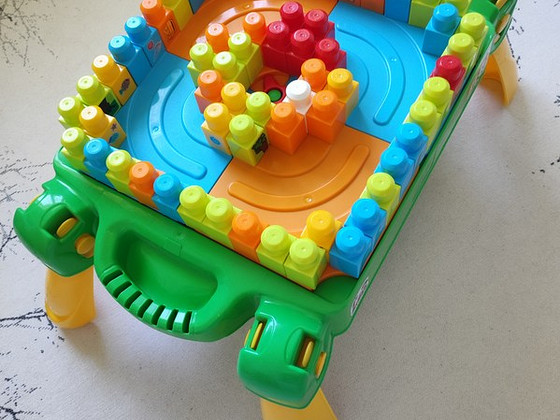 Mega bloks стол Sesame street + 120 шт.