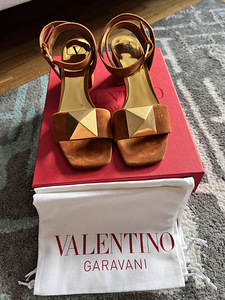 Valentino Garavani туфли (6 фото из 6)