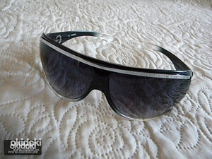 Солнцезащитные очки G by Guess (1 фото из 3)