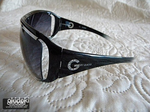 Солнцезащитные очки G by Guess (2 фото из 3)