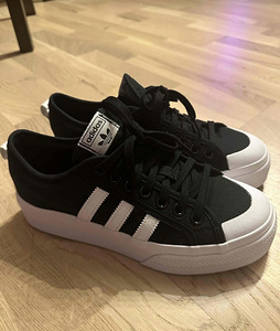 Платформа Adidas Nizza. (1 фото из 4)