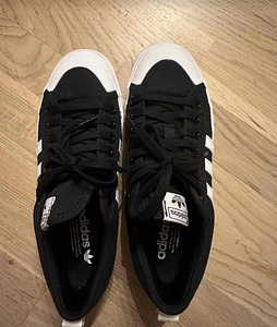 Платформа Adidas Nizza. (2 фото из 4)
