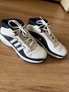 Uued naiste Adidase tossud (1 foto / 3)
