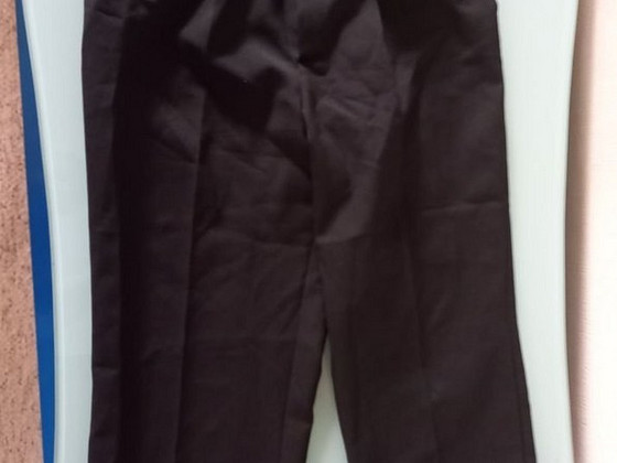 Müüa poiste viigipüksid, pikkus 80cm. Vöö ümbermõõt 72cm.