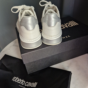 Roberto Cavalli tossud (3 foto / 7)
