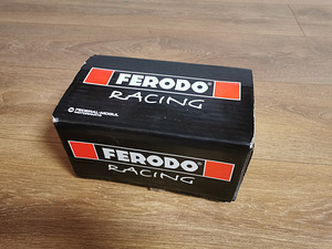 Продаются тормозные колодки Ferodo Racing DS2500 для BMW (5 фото из 5)