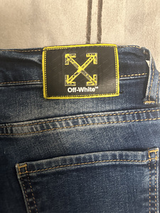 Шорты OFF WHITE (3 фото из 3)