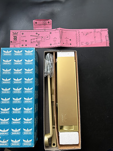Доводчик двери (2 фото из 4)