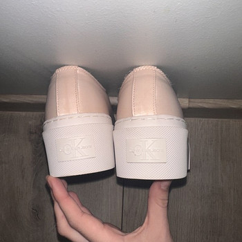 Продаю кроссовки Calvin Klein Jeans,розовые,37 размера.