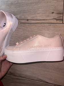 Müün Calvin Klein Jeansi tossud, roosad, suurus 37. (2 foto / 4)