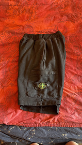 Шорты Stone Island (3 фото из 3)