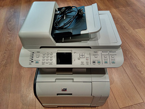 Лазерный принтер HP Color LaserJet CM2320nf MFP (2 фото из 8)
