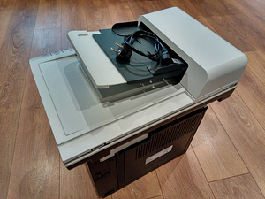 Лазерный принтер HP Color LaserJet CM2320nf MFP (3 фото из 8)