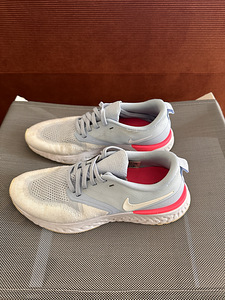 Женские кроссовки Nike 37s (1 фото из 3)