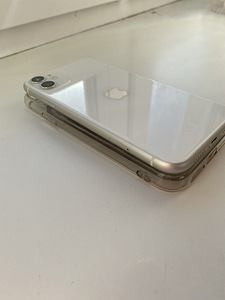 iPhone 11 128 ГБ (3 фото из 6)