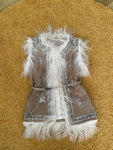 Новая замшевая жилетка + Guess ремень (3 фото из 6)