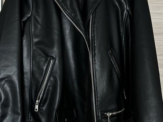 Kunstnahast biker-jakk