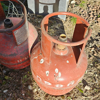 2 газовых баллона