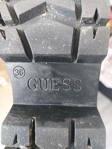 Ботинки GUESS (3 фото из 3)