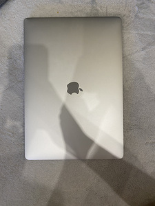 Macbook Pro 2018 (2 фото из 5)