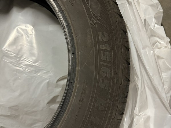Продам зимнюю резину, 215/65 R17 комплект
