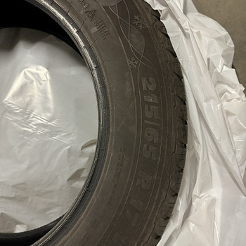 Продам зимнюю резину, 215/65 R17 комплект