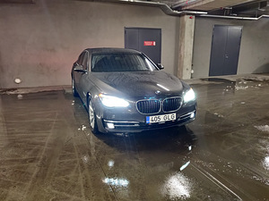 BMW 740 LCI Individual 3.0 230kW (2 foto / 15)