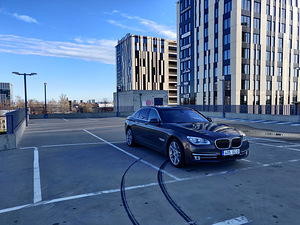 BMW 740 LCI Individual 3.0 230kW (3 foto / 15)
